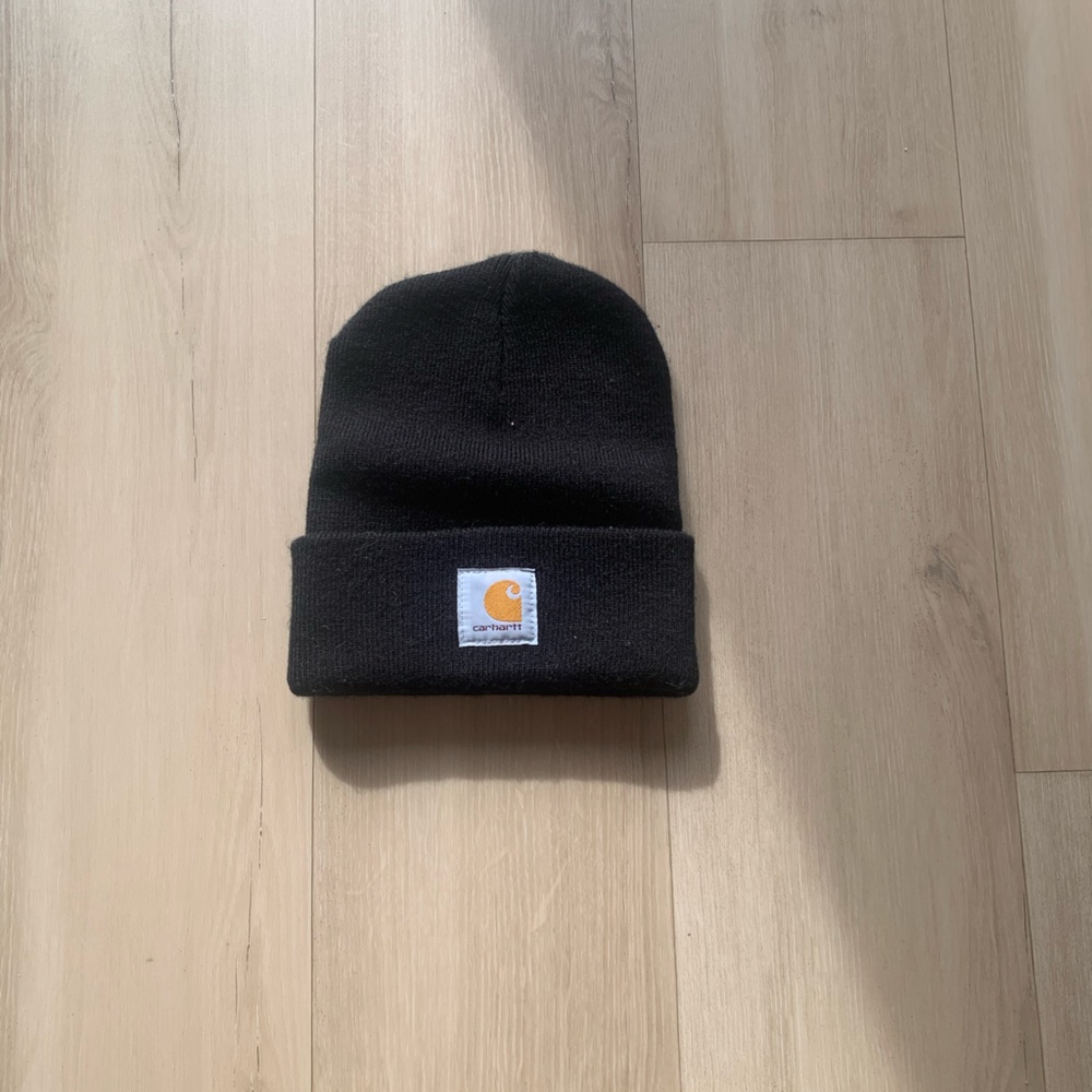Woman’s carhartt black beanie